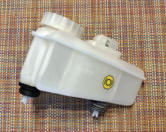 VOLVO ボルボ 240 740 780 940 960 S90 V90 ブレーキマスターシリンダーリザーブタンク(サブタンク)【ボルボ純正・新品】