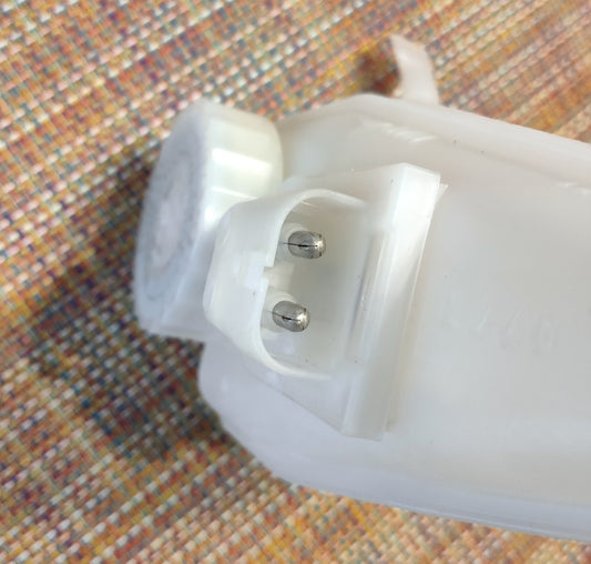 VOLVO ボルボ 240 740 780 940 960 S90 V90 ブレーキマスターシリンダーリザーブタンク(サブタンク)【ボルボ純正・新品】