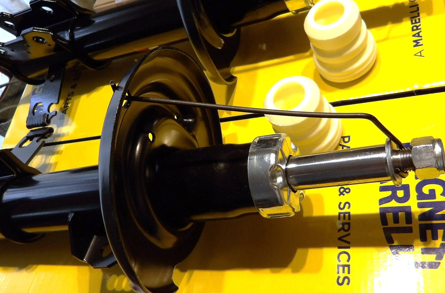 サーブ SAAB 9-3 FB207 FB284 フロントショックアブソーバー左右セット【MAGNETI MARELLI製・新品】