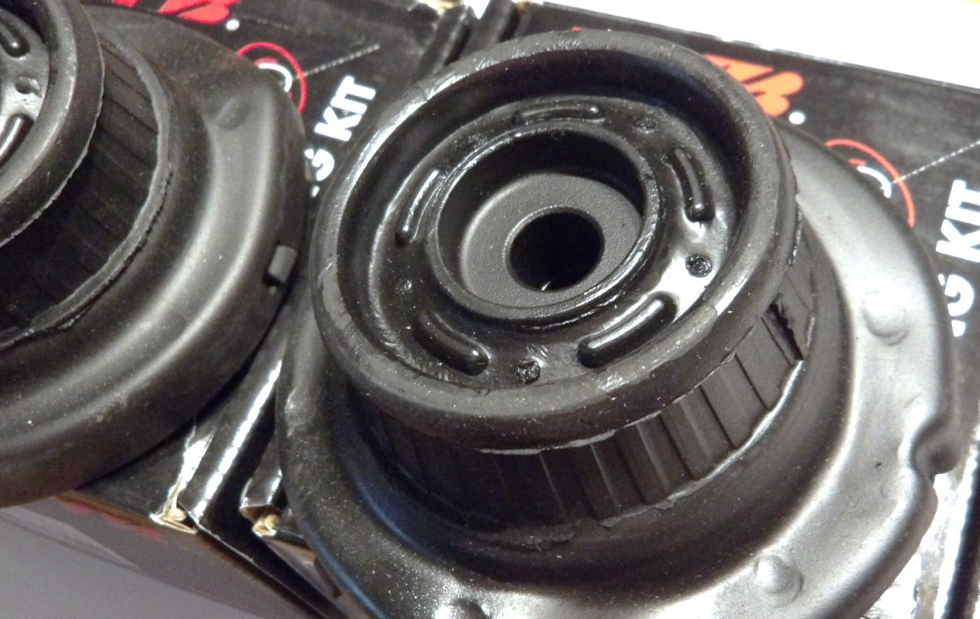 アルファロメオ 156 GTA リア側 ストラットマウントブッシュベアリング左右セット【KYB製・新品】