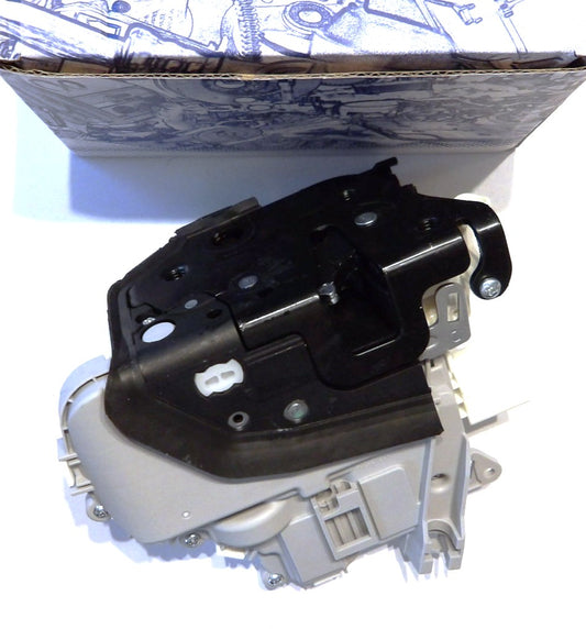 アウディ A1/4/5/6/7 Q3/5/7 S1/4/5/6/7 SQ5 RS4/5/7/Q3/ポルシェ 911 BOXSTER PANAMERAドアロックアクチュエーター右(VEMO製新品)