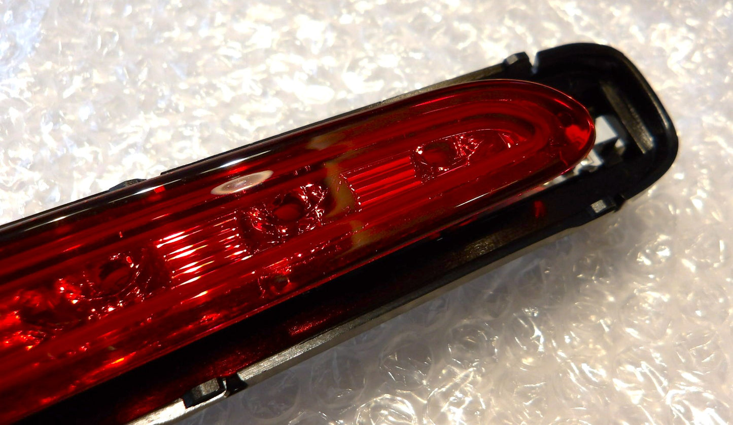 ベンツ Eクラス W211 セダン ハイマウントストップランプ 後期モデル用 2007-2009年【新品】