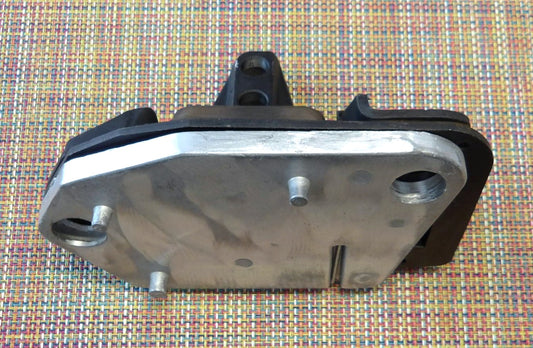 ボルボ V70(MK1) S70 FF NON-TURBO用 エンジンマウント右下【プレート付・新品】