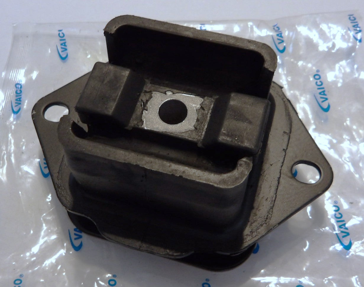 VOLVO ボルボ 960 S90 V90 ミッションマウント ATマウント【VAICO製・新品】