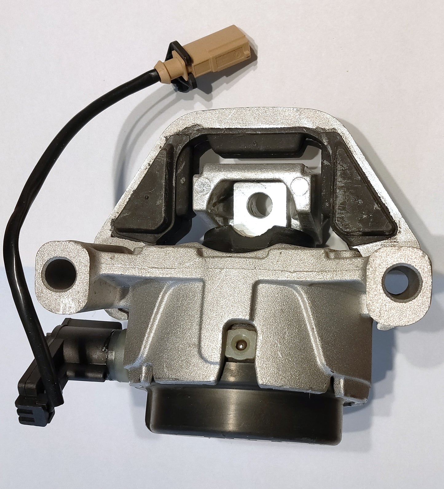 AUDI アウディA6(4G C7) A7(4G) エンジンマウント 1個(左右共通)【SKP製・新品】