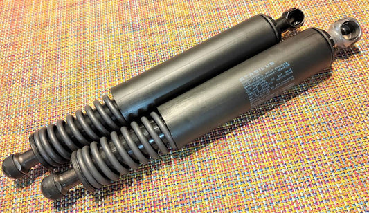 ポルシェ CAYENNEカイエン (957:2007-2010年) リアゲート用ガスダンパー2本セット【純正OEM STABILUSドイツ製・新品】