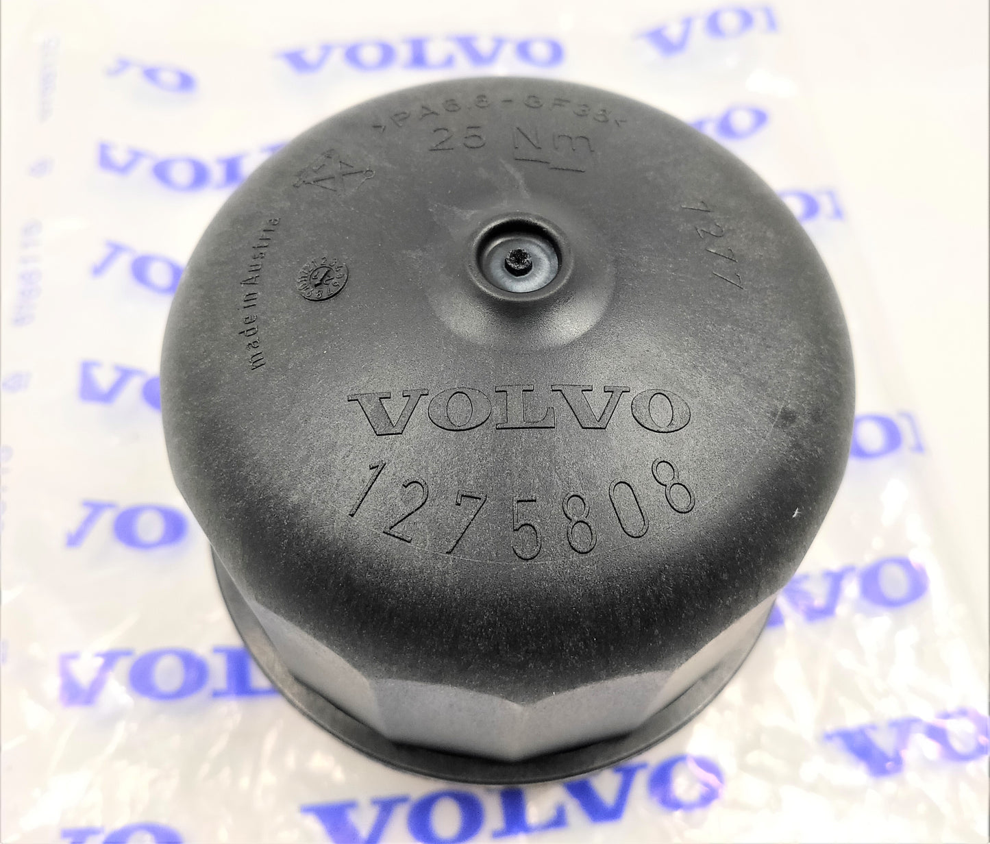 ボルボ C70 S40 S60 S70 S80 V40 V70 XC70 XC90 エンジンオイルフィルターハウジング(カバー/フィルター付)【ボルボ純正・新品】