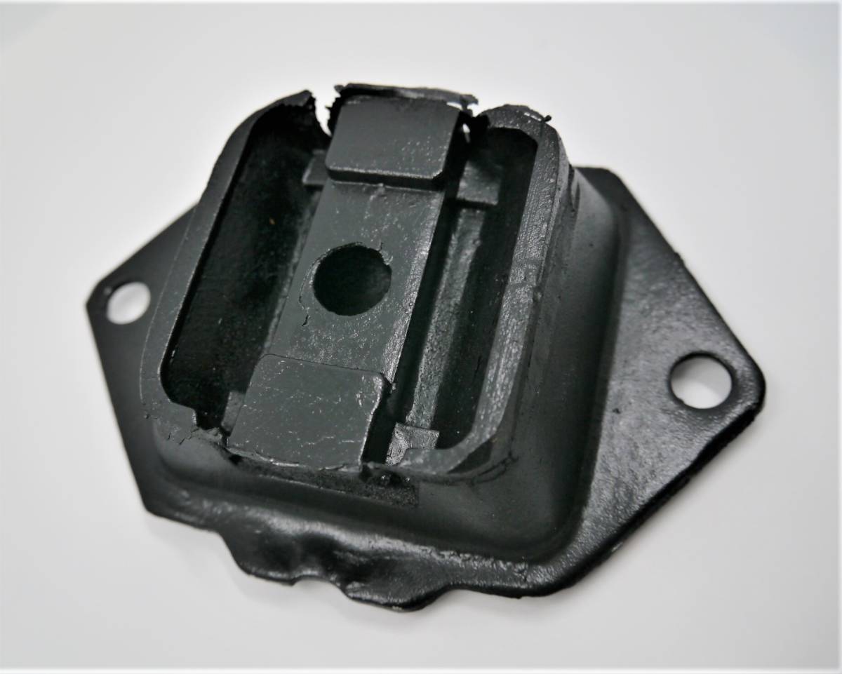 ボルボ 740 760 940 960 ミッションマウント(エンジンマウント)【新品】