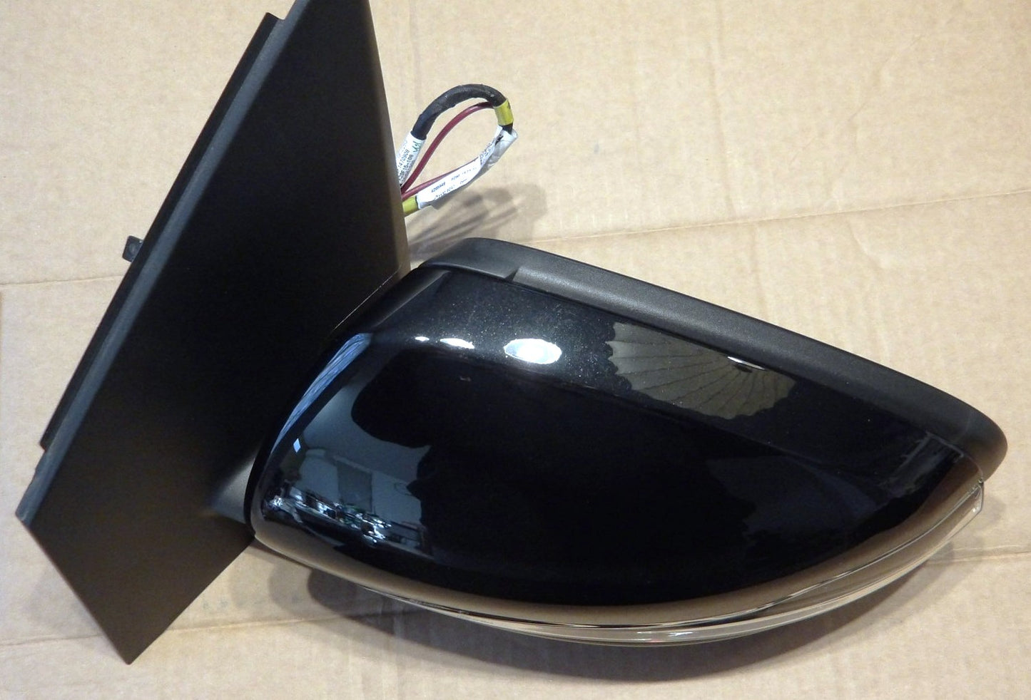 BENZベンツ W247 Bクラス ドアミラー ブラックメタリック BSA左側【中古】2478105106 ブラインドスポットアシスト