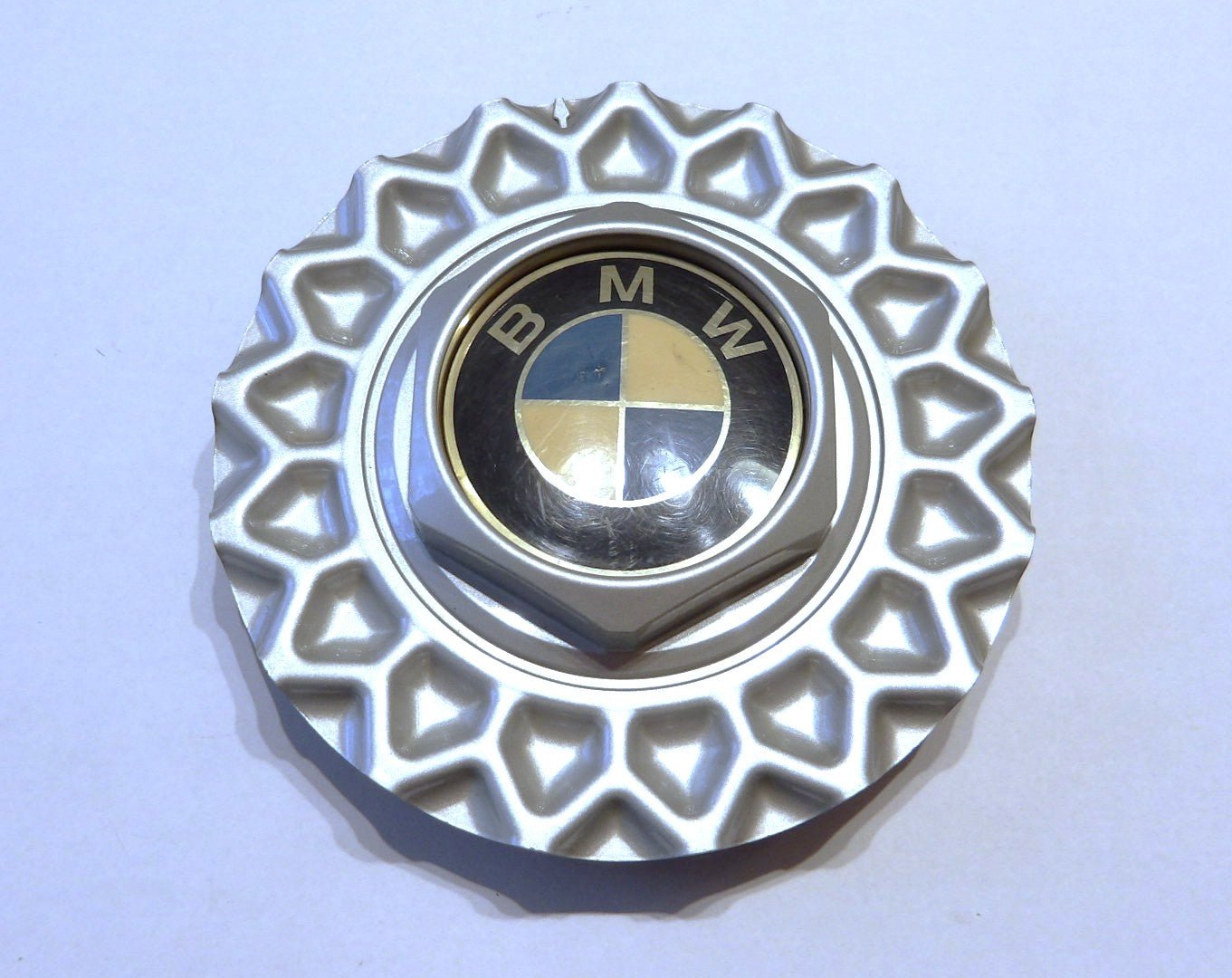 BMW 635CSI等 E24 E32 E34 1枚 ホイールキャップ　センターキャップ　36131179828【純正中古】