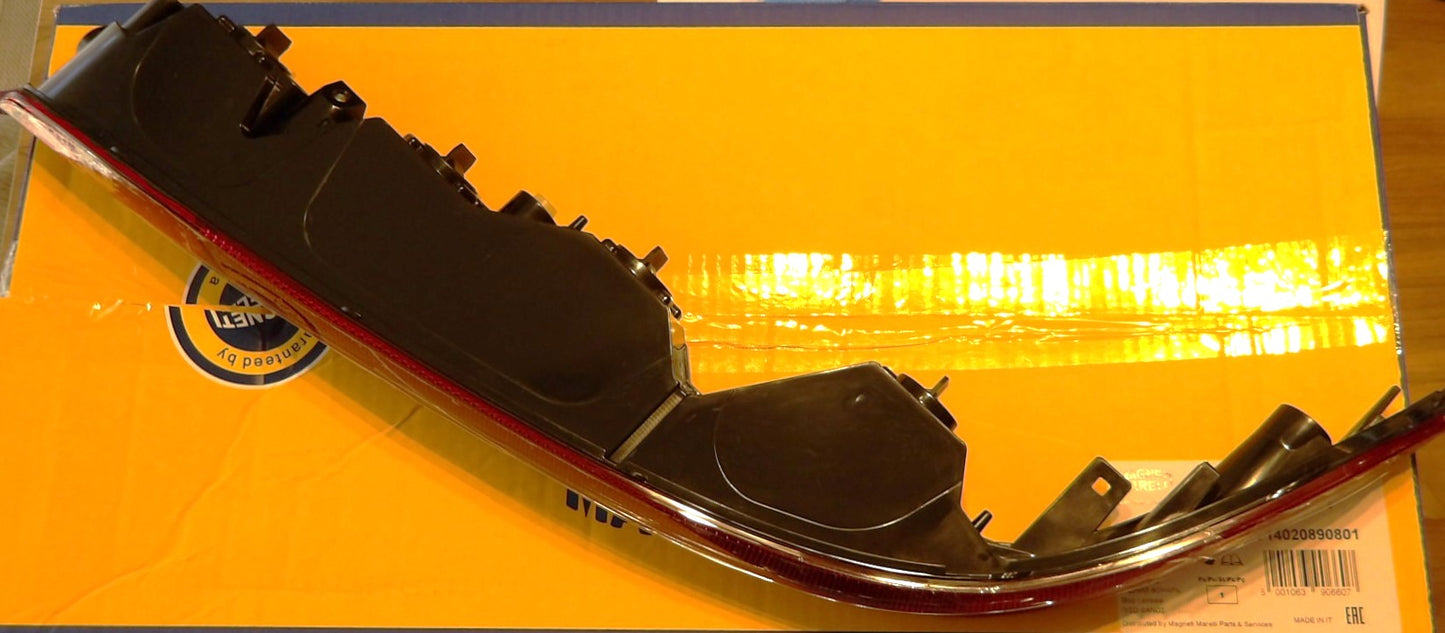 AUDI アウディ Q7(4M）バンパーライト・リフレクター・テールライト 右側【MAGNETI MARELLI製・新品】2015-2019年
